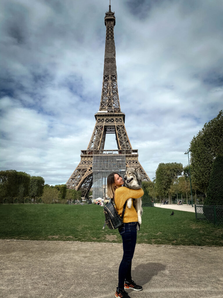 am Eiffelturm in Paris